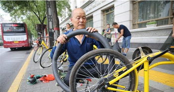 西安正能量 背20多斤工具包满西安城跑,他只为义务修共享单车
